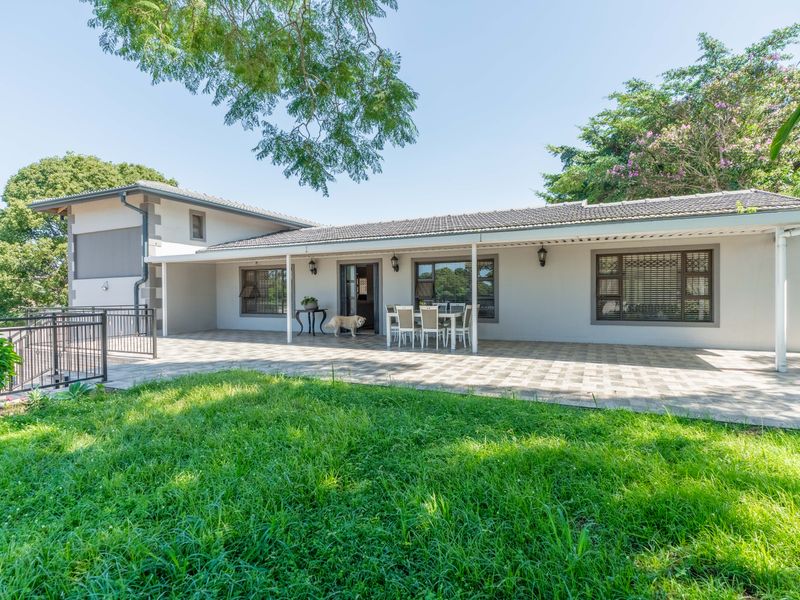 Beautiful family home,awesome setting and great location - Photo 2