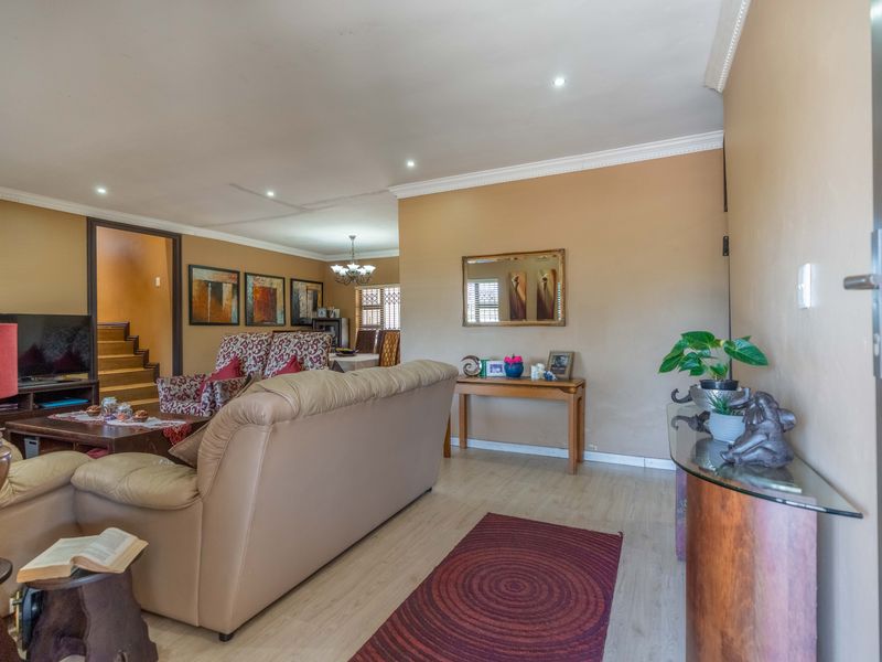 Beautiful family home,awesome setting and great location - Photo 5