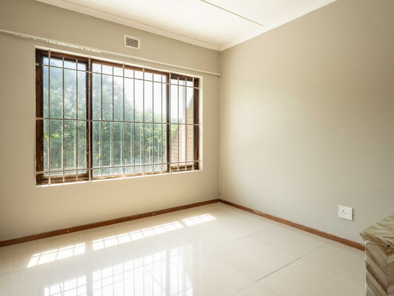 **Discover Your Dream Home in Scottburgh Central!** - Photo 10