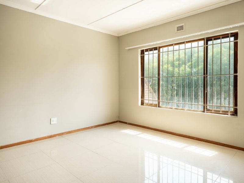 **Discover Your Dream Home in Scottburgh Central!** - Photo 8