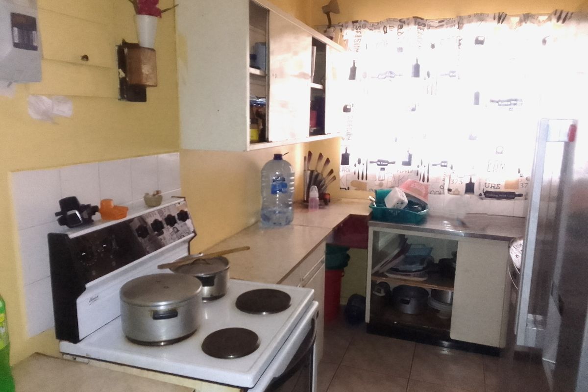 Centrally Located Large  Secure 2  Bedroom Flat - Photo 4