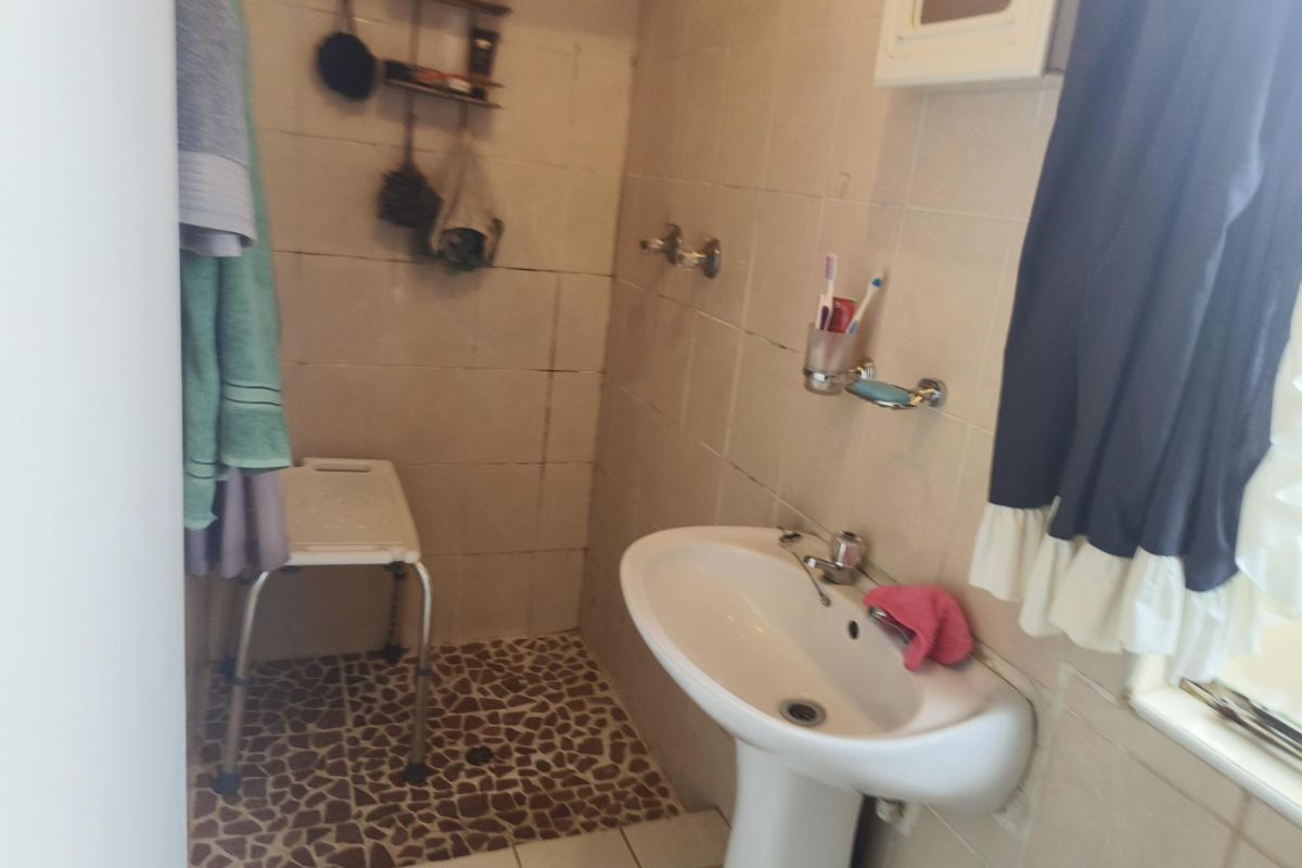 4 bedroom 2 bathroom Home  Call Me Al But Call Me - Photo 5