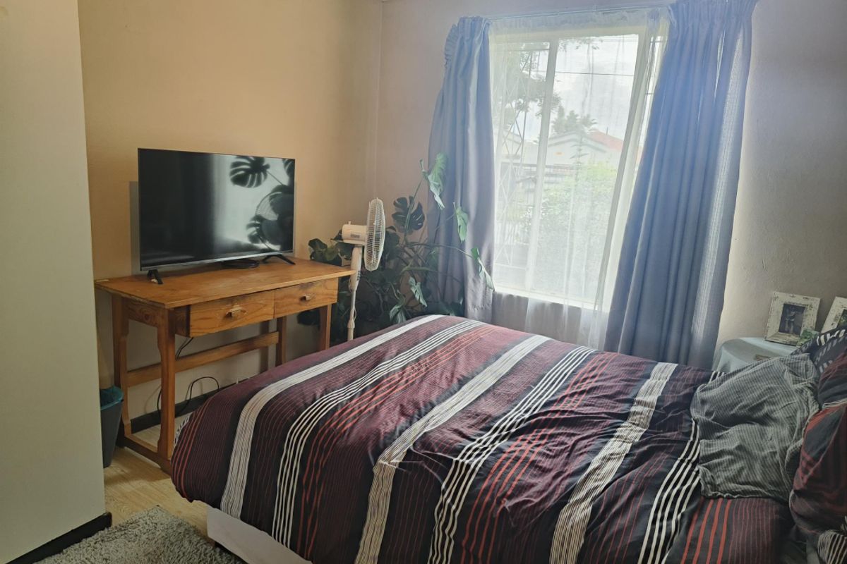 4 bedroom 2 bathroom Home  Call Me Al But Call Me - Photo 4