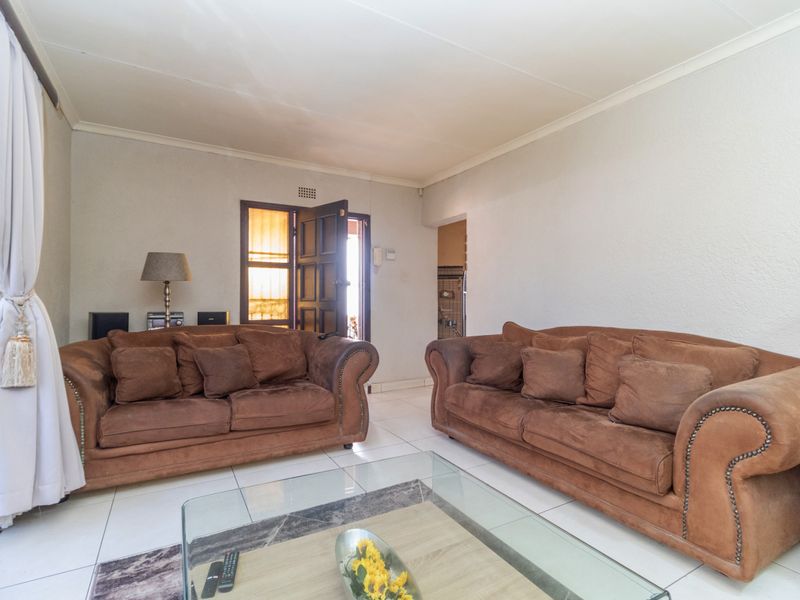 3 Bedroom 2 bathroom on 536 sqm Call Me Al But Call Me - Photo 2