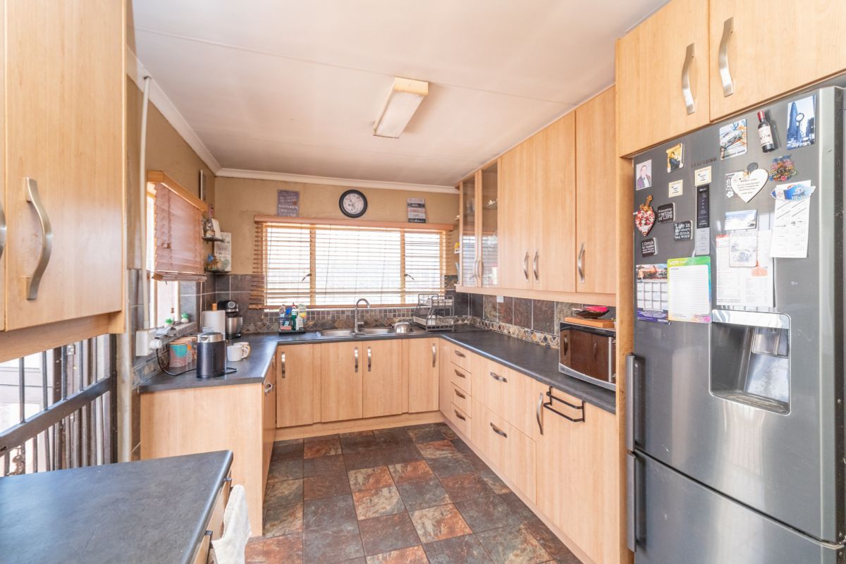 3 Bedroom 2 bathroom on 536 sqm Call Me Al But Call Me - Photo 4