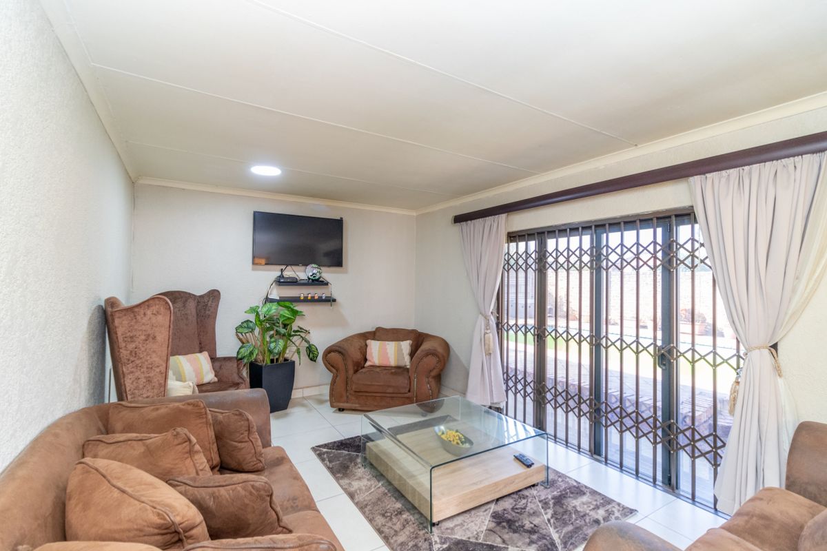 3 Bedroom 2 bathroom on 536 sqm Call Me Al But Call Me - Photo 3