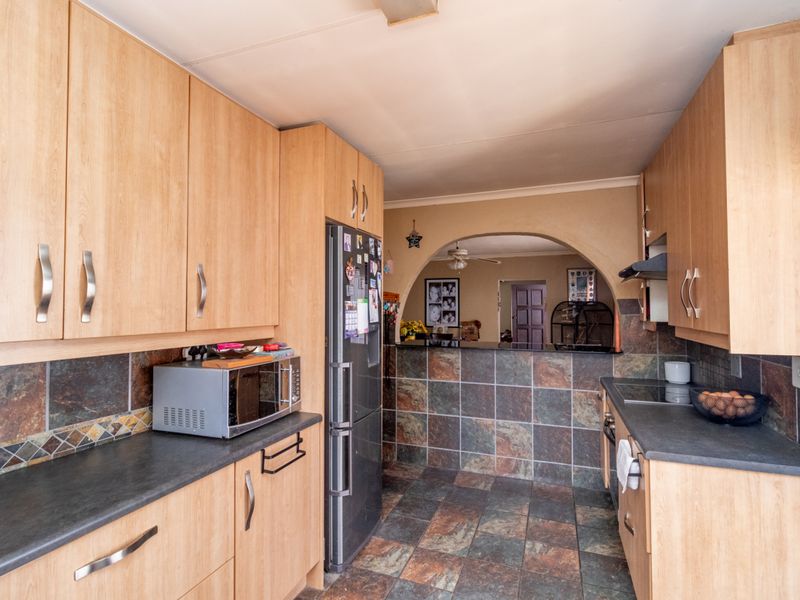 3 Bedroom 2 bathroom on 536 sqm Call Me Al But Call Me - Photo 5