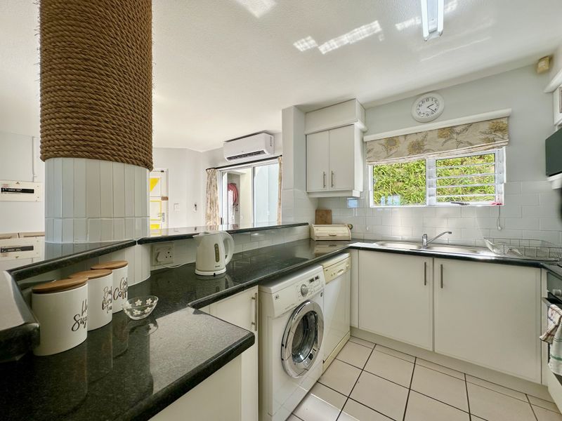 Coastal Living at Its Best - Photo 5