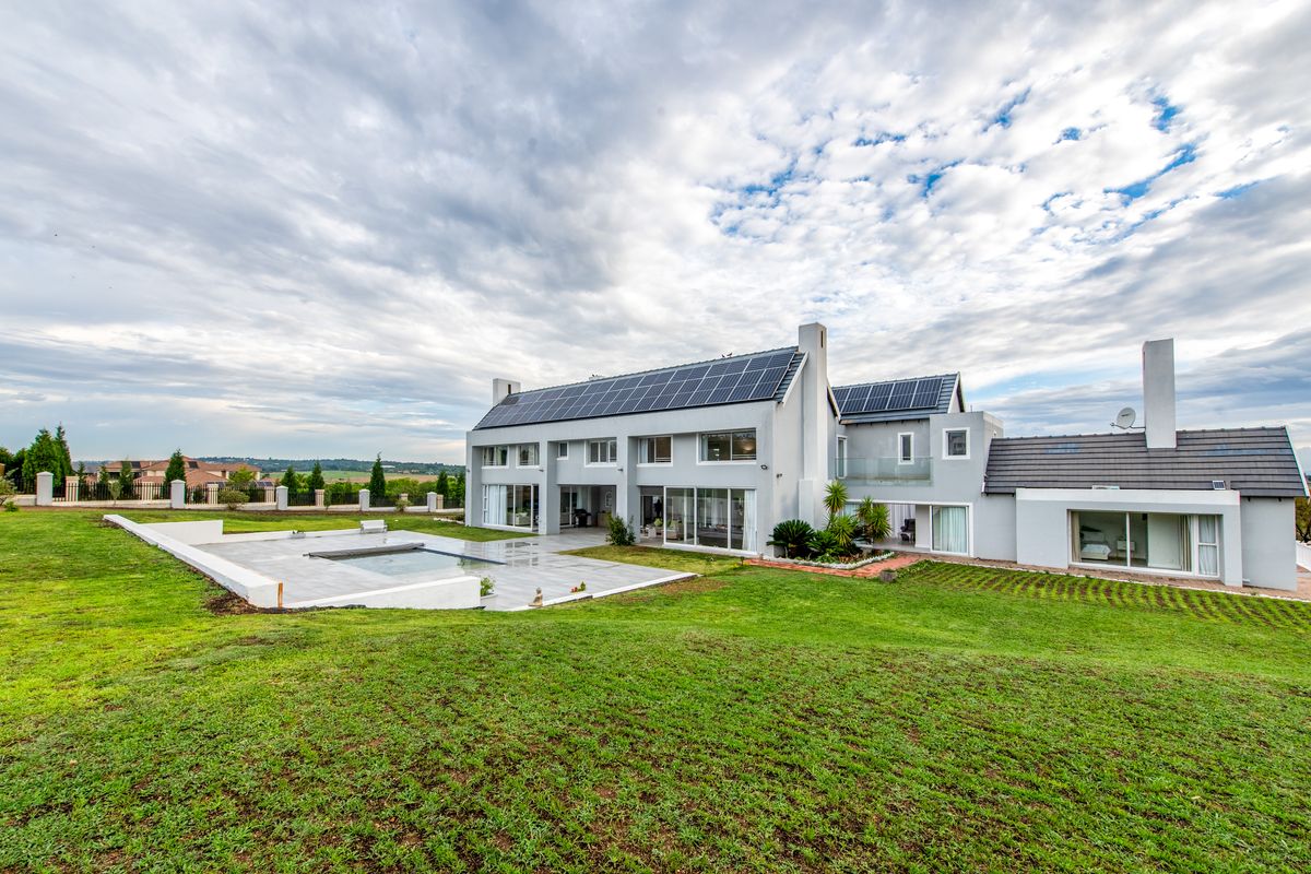 Indulge in the Epitome of Luxury Living - Photo 3