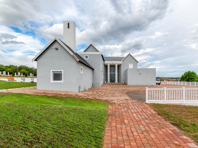 Indulge in the Epitome of Luxury Living - Photo 5