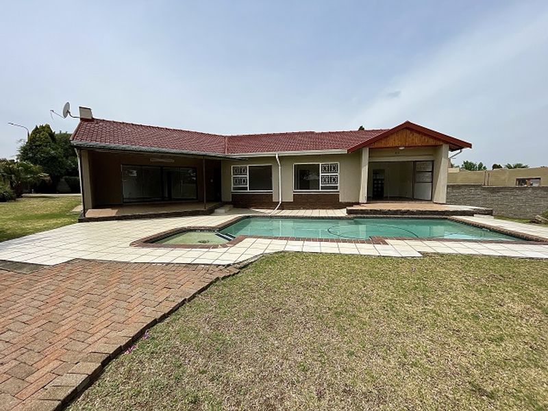 4 bedroom 2 bathroom Home on 999 sqm. Call Me Al But Call Me - Photo 3