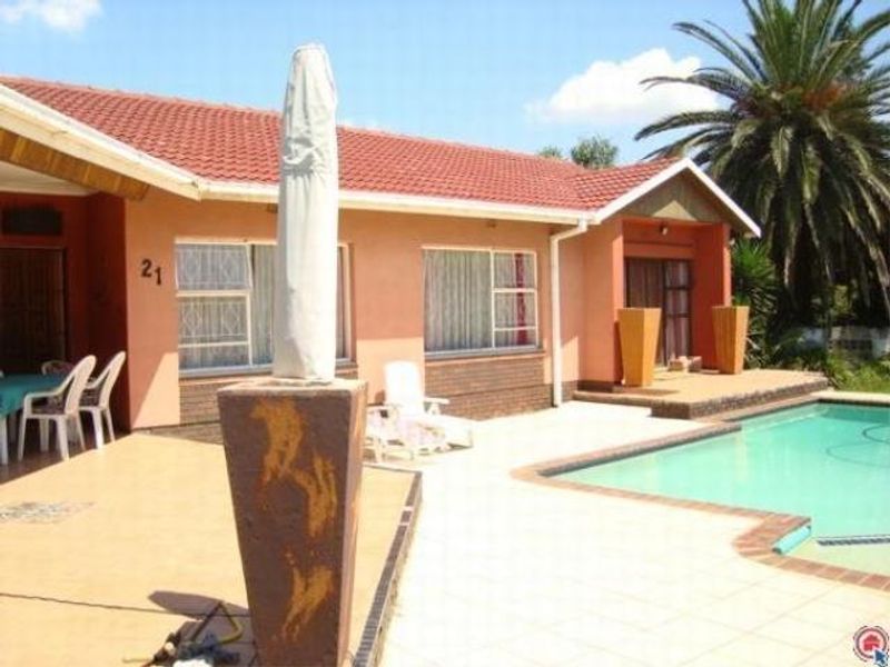 4 bedroom 2 bathroom Home on 999 sqm. Call Me Al But Call Me - Photo 2
