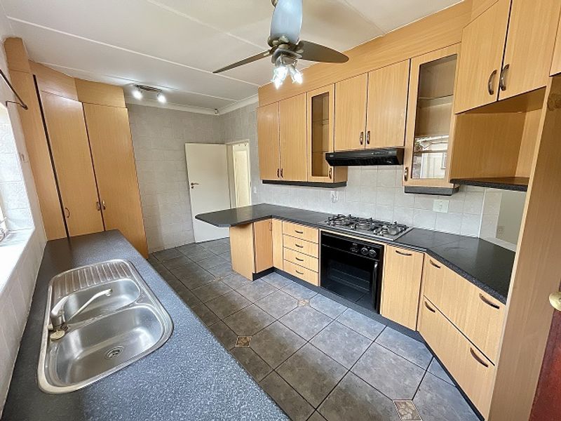 4 bedroom 2 bathroom Home on 999 sqm. Call Me Al But Call Me - Photo 6