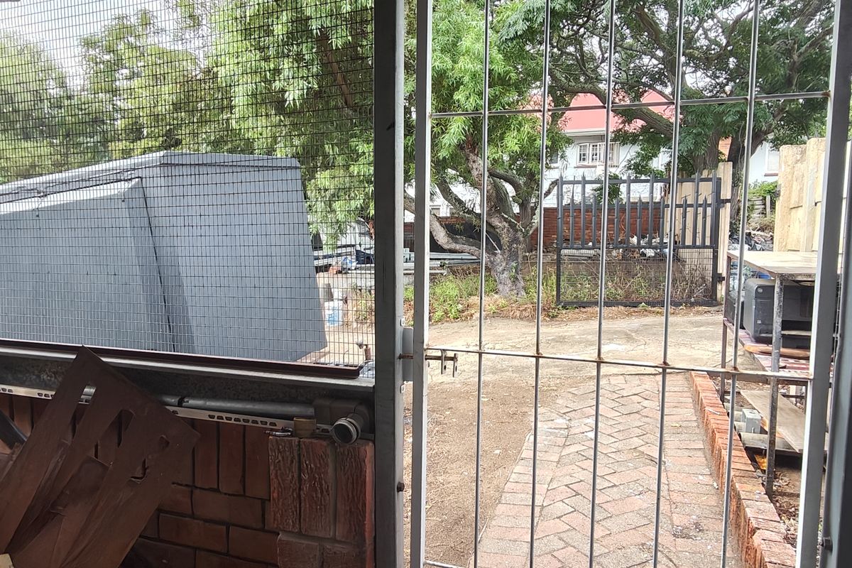 Prime spot for your business in busy road - Newton Park! - Photo 4