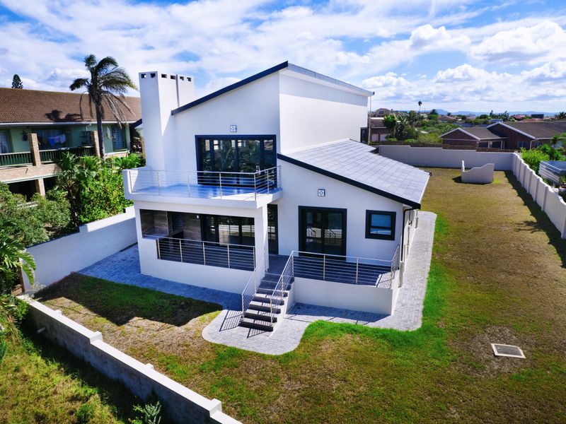 Modern, Spacious and Luxurious Coastal Home - Photo 2