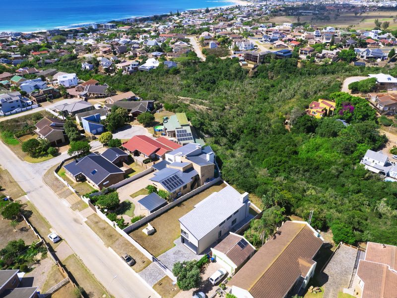 Modern, Spacious and Luxurious Coastal Home - Photo 5