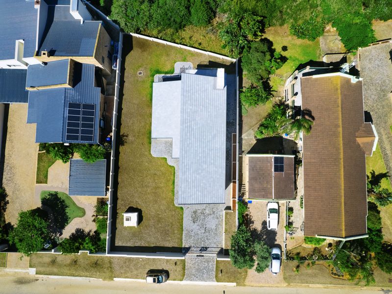 Modern, Spacious and Luxurious Coastal Home - Photo 6