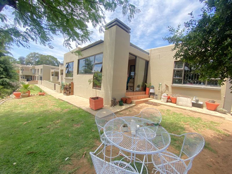 Townhouse in the hills of Helderkruin with scenic view. - Photo 1