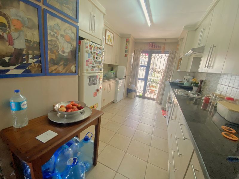 Townhouse in the hills of Helderkruin with scenic view. - Photo 10