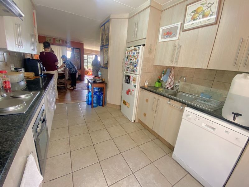 Townhouse in the hills of Helderkruin with scenic view. - Photo 8