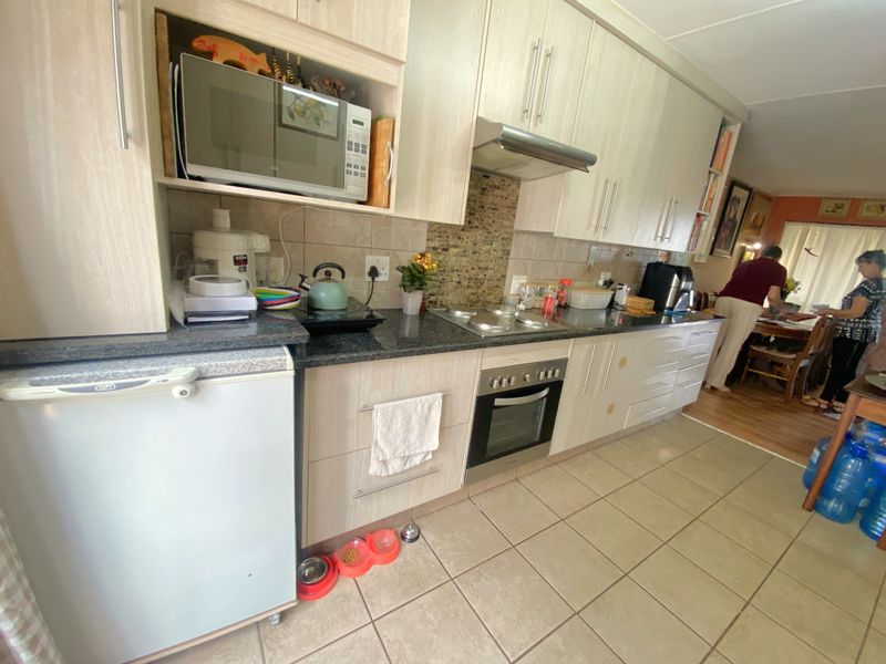 Townhouse in the hills of Helderkruin with scenic view. - Photo 7