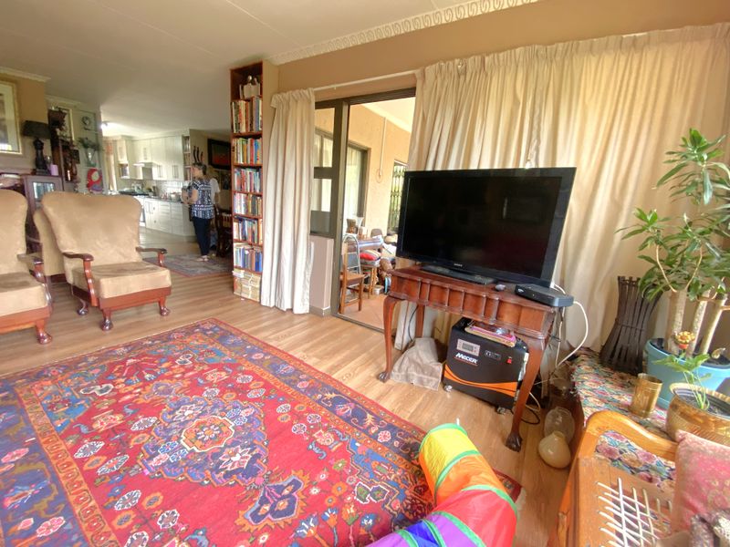 Townhouse in the hills of Helderkruin with scenic view. - Photo 2
