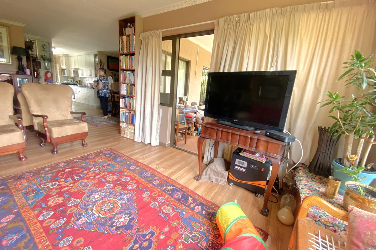 Townhouse in the hills of Helderkruin with scenic view. - Photo 2