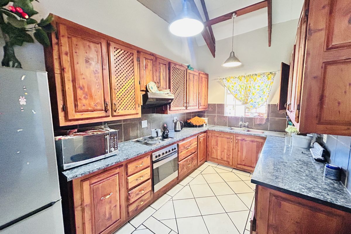 3 Bedroom Townhouse for sale, in Louis Trichardt - Photo 2