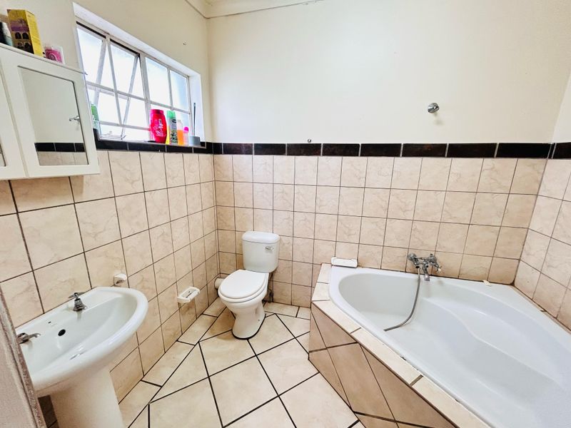 3 Bedroom Townhouse for sale, in Louis Trichardt - Photo 6