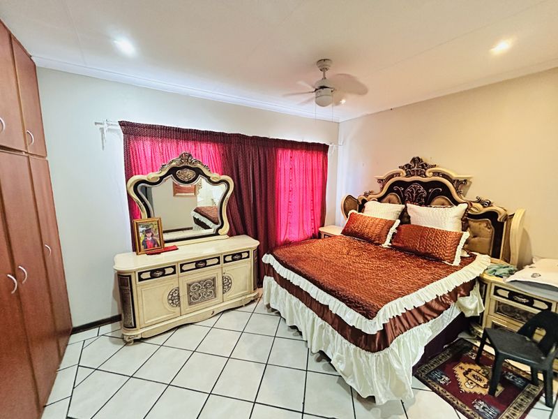 3 Bedroom Townhouse for sale, in Louis Trichardt - Photo 5