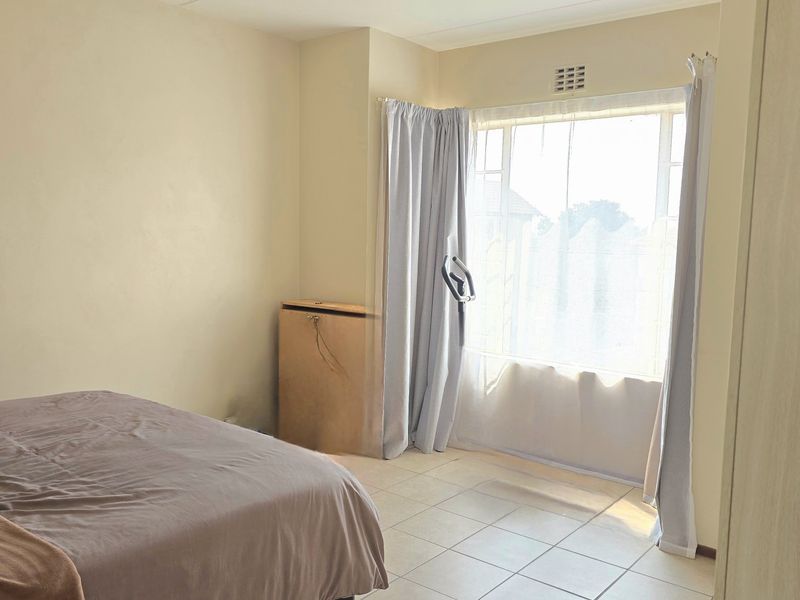 "Charming 2-Bedroom Home – Perfect for Comfortable Living!" - Photo 9