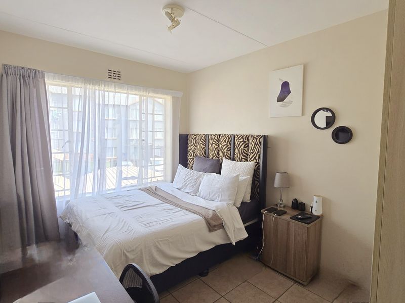 "Charming 2-Bedroom Home – Perfect for Comfortable Living!" - Photo 8