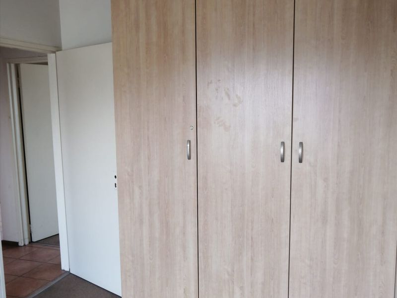 Modern 2-Bedroom Flat with Spacious Living Area - Photo 10