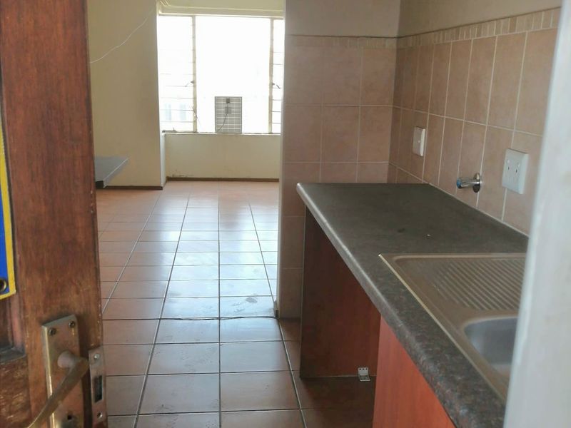 Modern 2-Bedroom Flat with Spacious Living Area - Photo 7