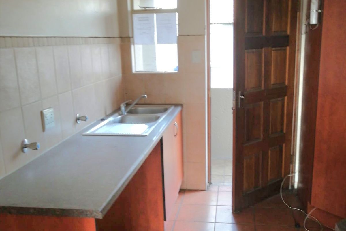 Modern 2-Bedroom Flat with Spacious Living Area - Photo 4