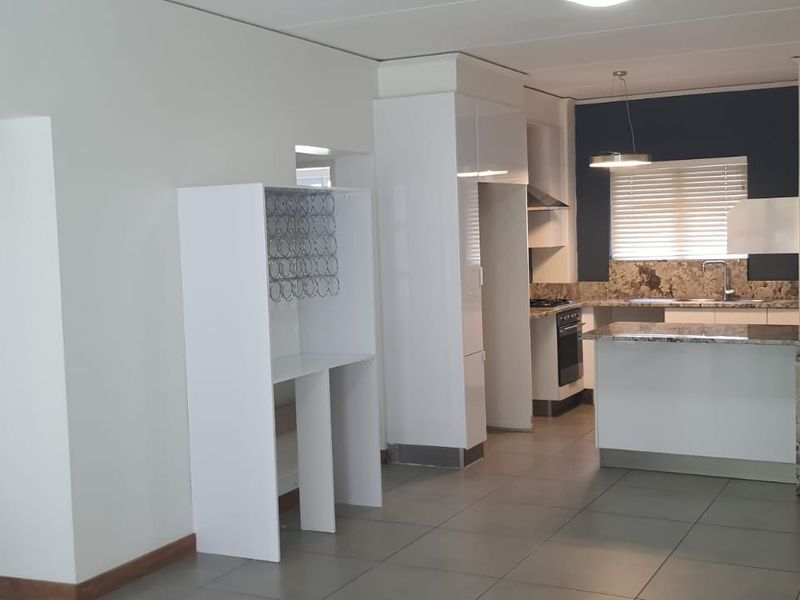 2 Bed 2 Bath Modern Garden Apartment in Bryanston Call Me Al But Call Me - Photo 6