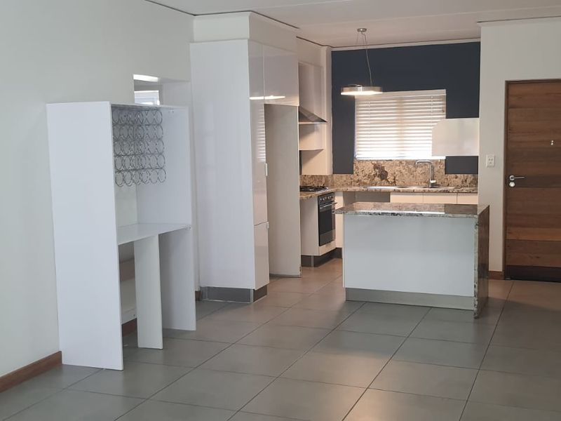 2 Bed 2 Bath Modern Garden Apartment in Bryanston Call Me Al But Call Me - Photo 7