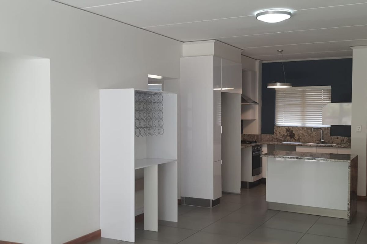 2 Bed 2 Bath Modern Garden Apartment in Bryanston Call Me Al But Call Me - Photo 5