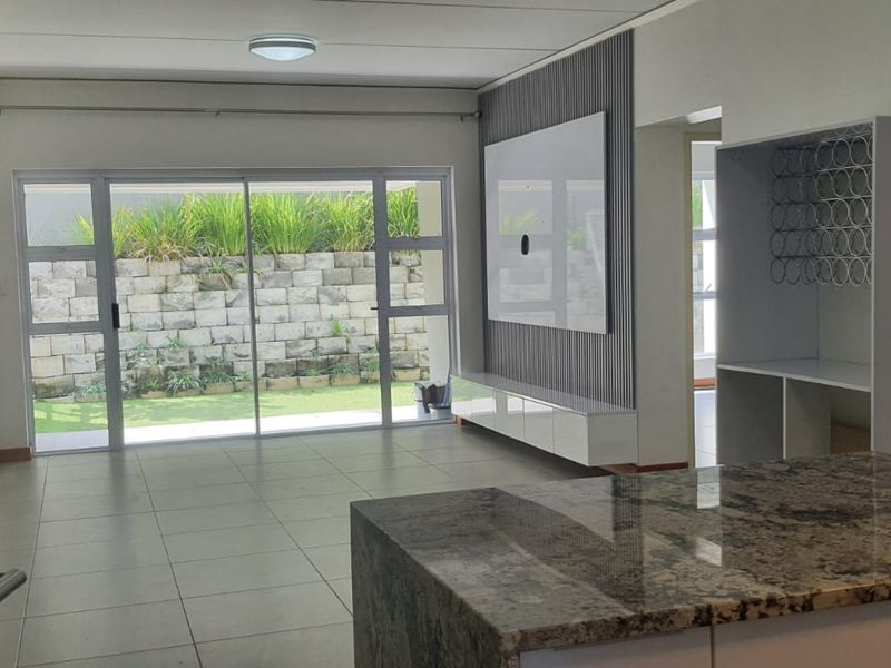 2 Bed 2 Bath Modern Garden Apartment in Bryanston Call Me Al But Call Me - Photo 1