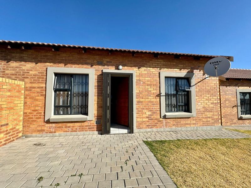 Three bedroom simplex for sale in Terra Nova Trichardt - Photo 1