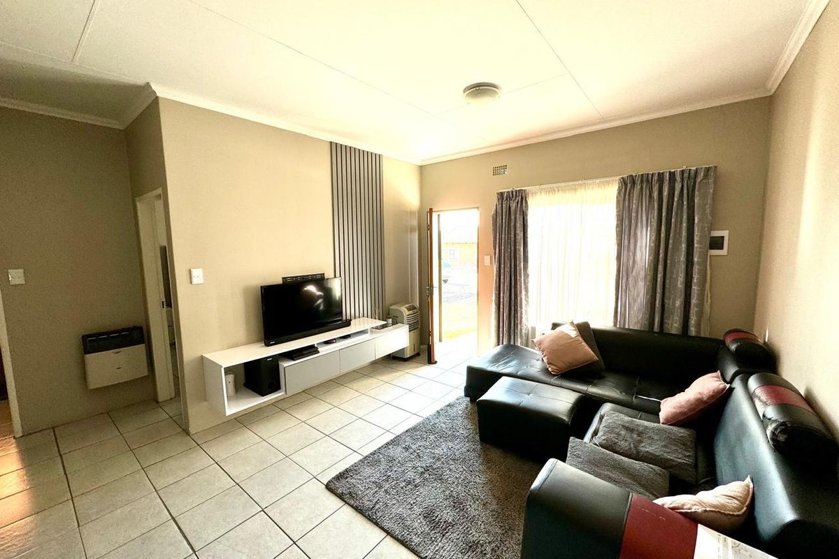 Three bedroom simplex for sale in Terra Nova Trichardt - Photo 5