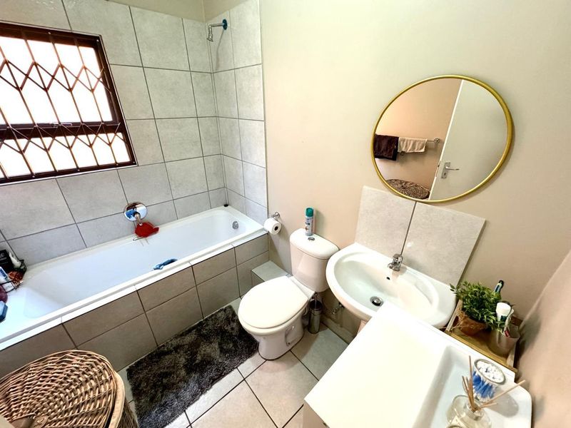 Three bedroom simplex for sale in Terra Nova Trichardt - Photo 3