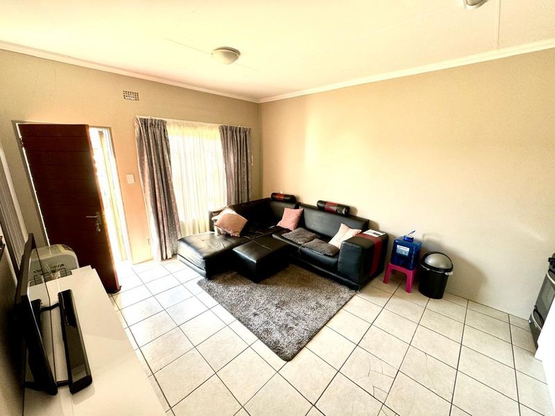 Three bedroom simplex for sale in Terra Nova Trichardt - Photo 4