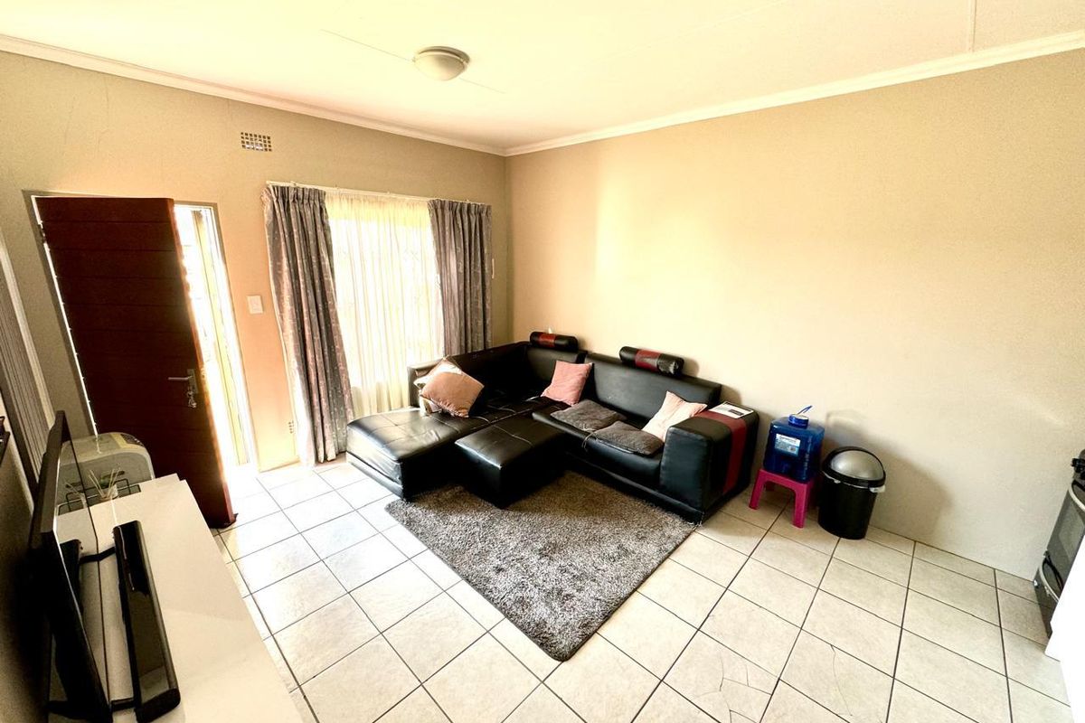 Three bedroom simplex for sale in Terra Nova Trichardt - Photo 4