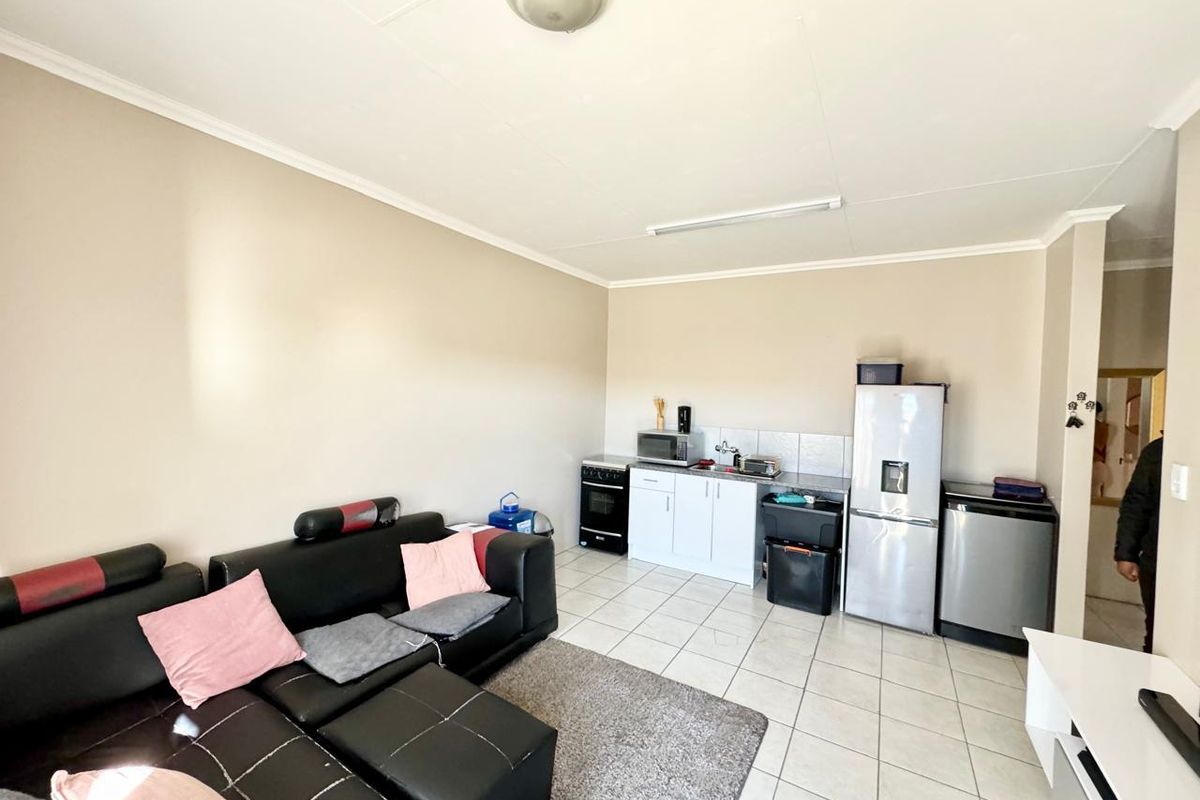 Three bedroom simplex for sale in Terra Nova Trichardt - Photo 2