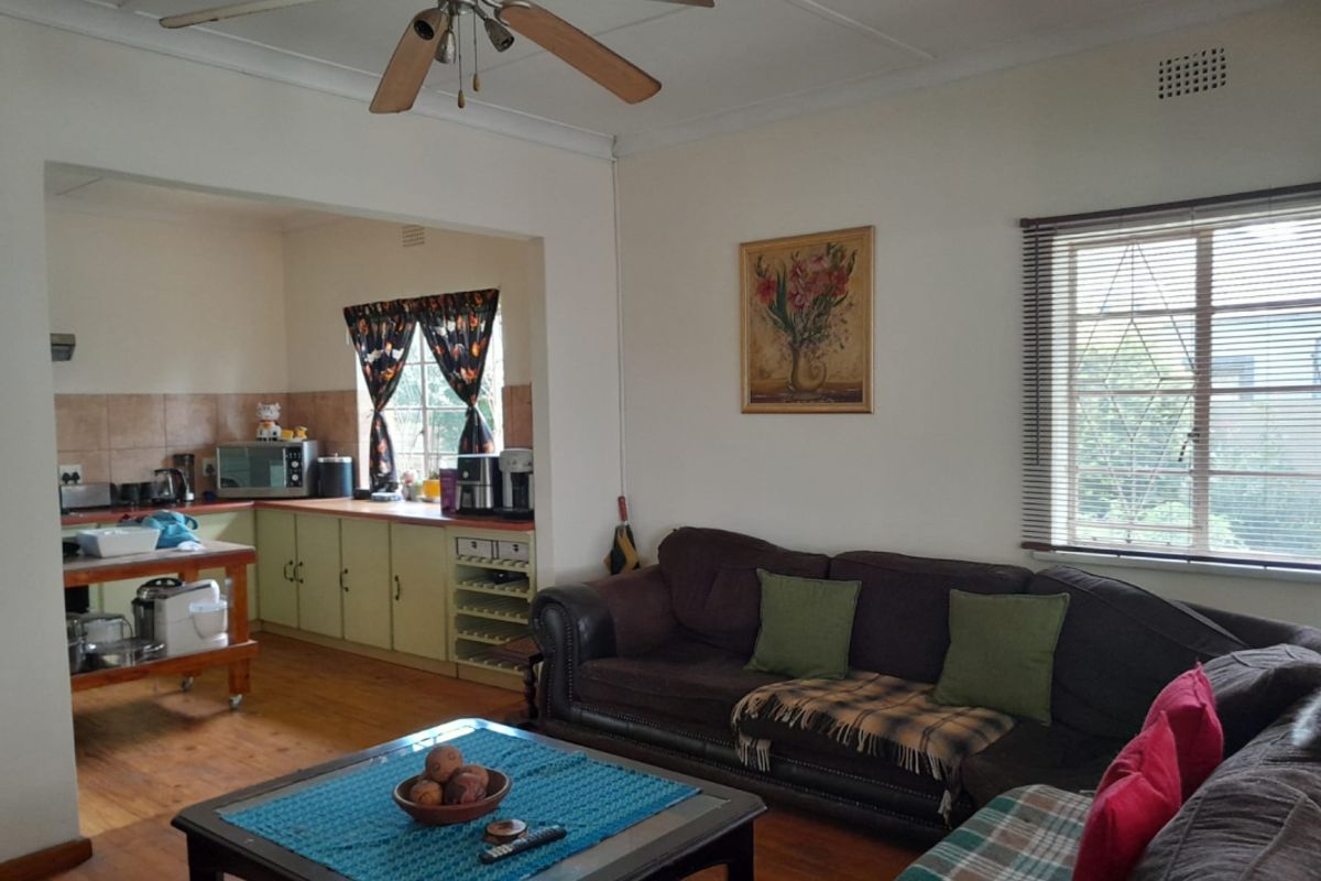 3 Bedroom 1 bath Home Plus Granny Flat Plus staff rooms Call Me Al But Call Me - Photo 3