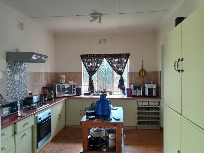 3 Bedroom 1 bath Home Plus Granny Flat Plus staff rooms Call Me Al But Call Me - Photo 2