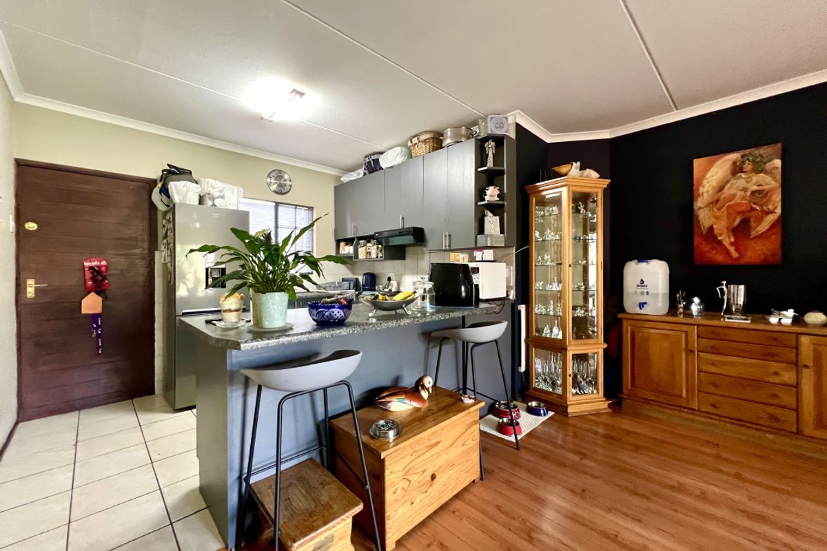 2 bed 1 bath garden Apartment Call me Al but Call me ALAADDIN & SURAIYA - Photo 5