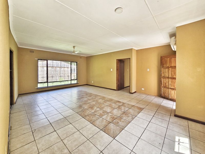 Wonderful Potential!! - Photo 2