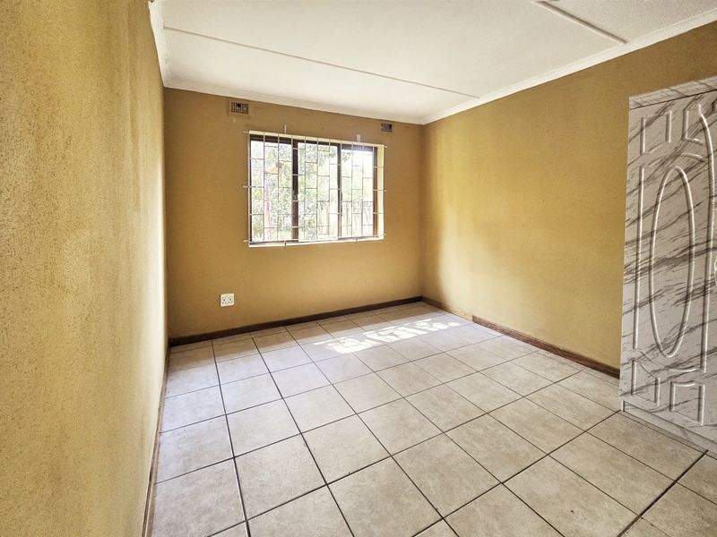 Wonderful Potential!! - Photo 10